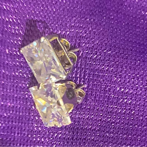 10k white tone earrings - Picture 5 of 5